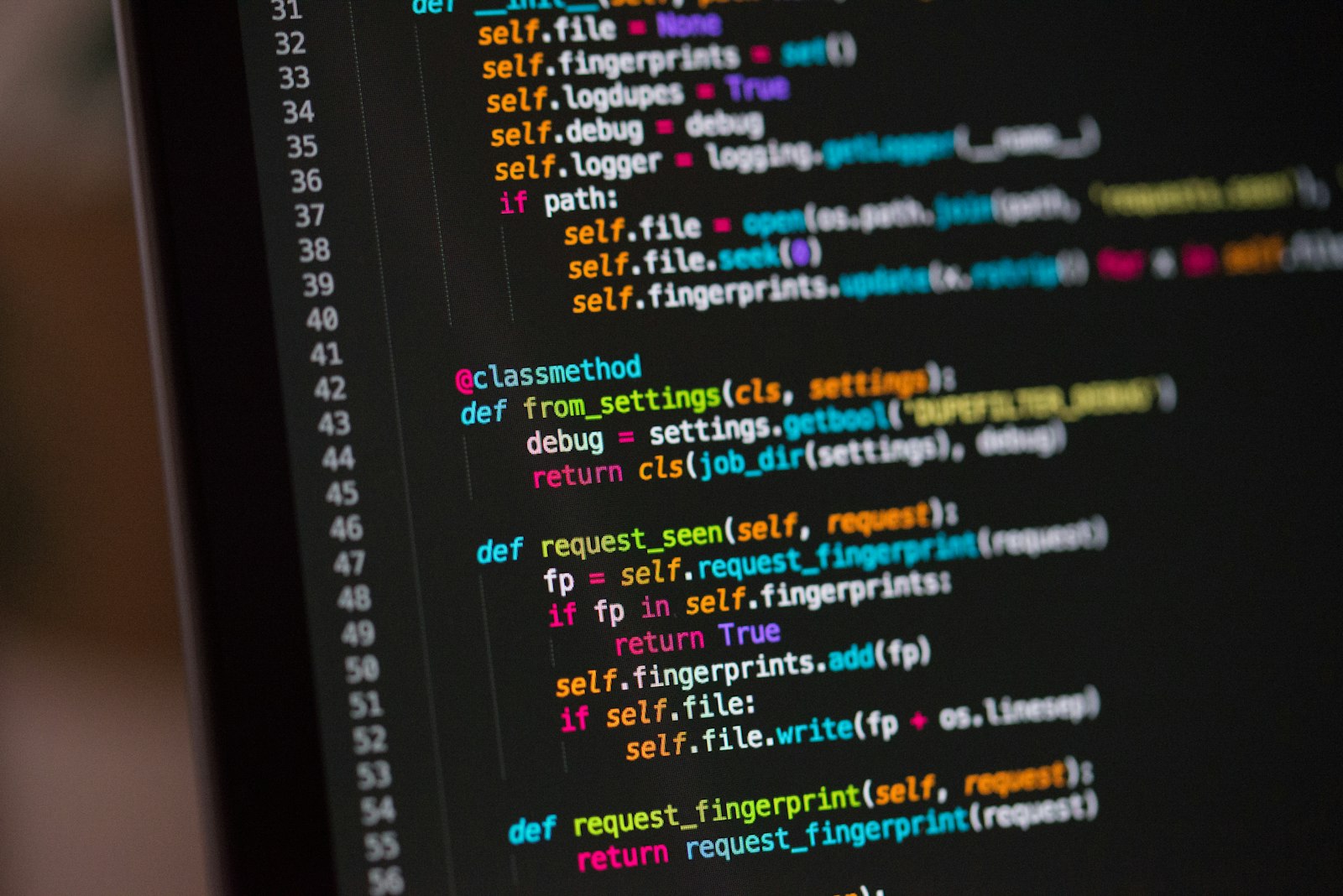 Codebase condivisa tra iOS e Android sullo schermo di uno sviluppatore