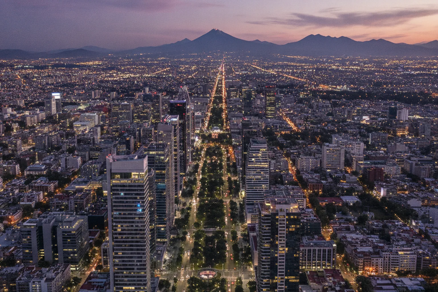 Quartier d’affaires de Mexico au crépuscule, l’un des principaux pôles tech du Mexique
