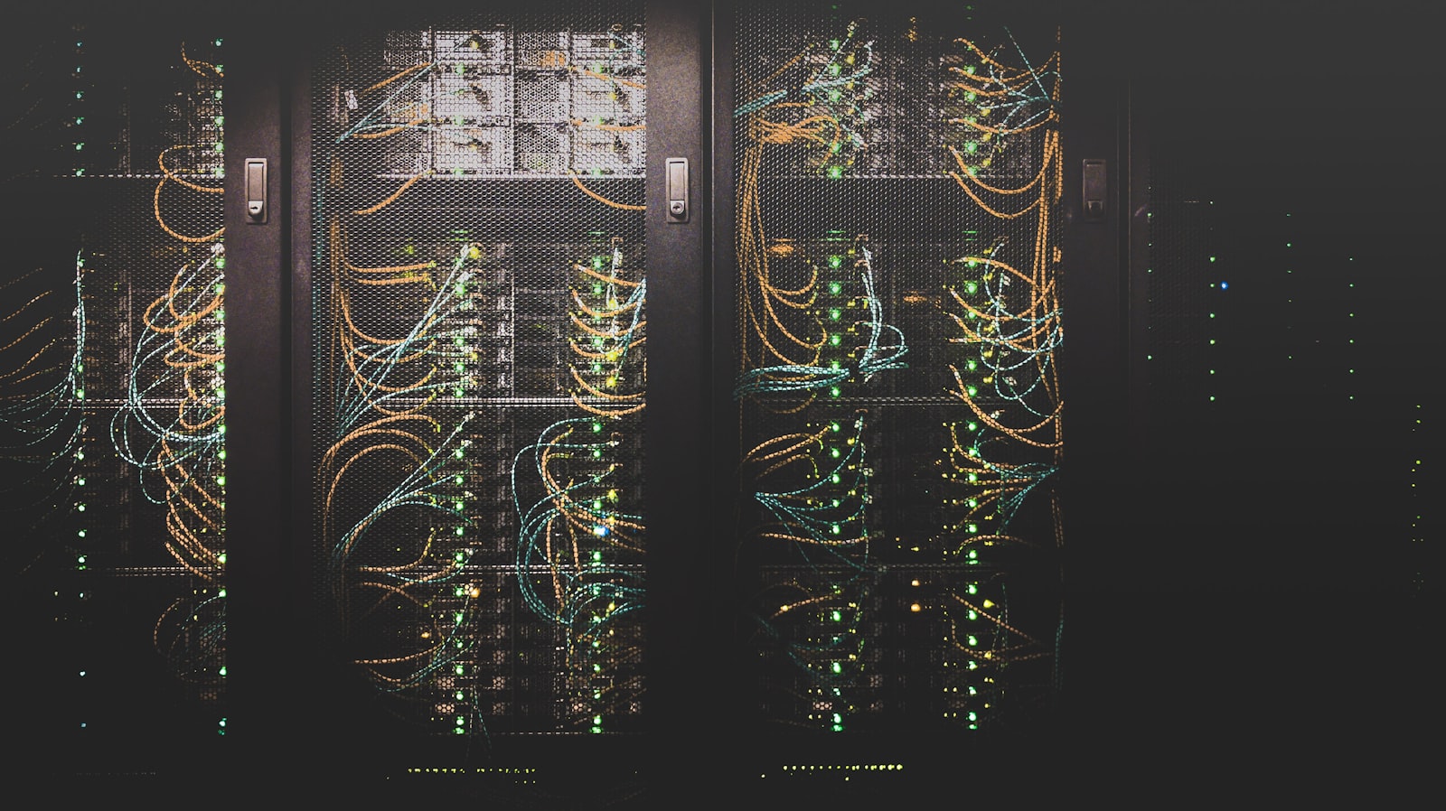 Monolith vs Microservices: Web App Architecture