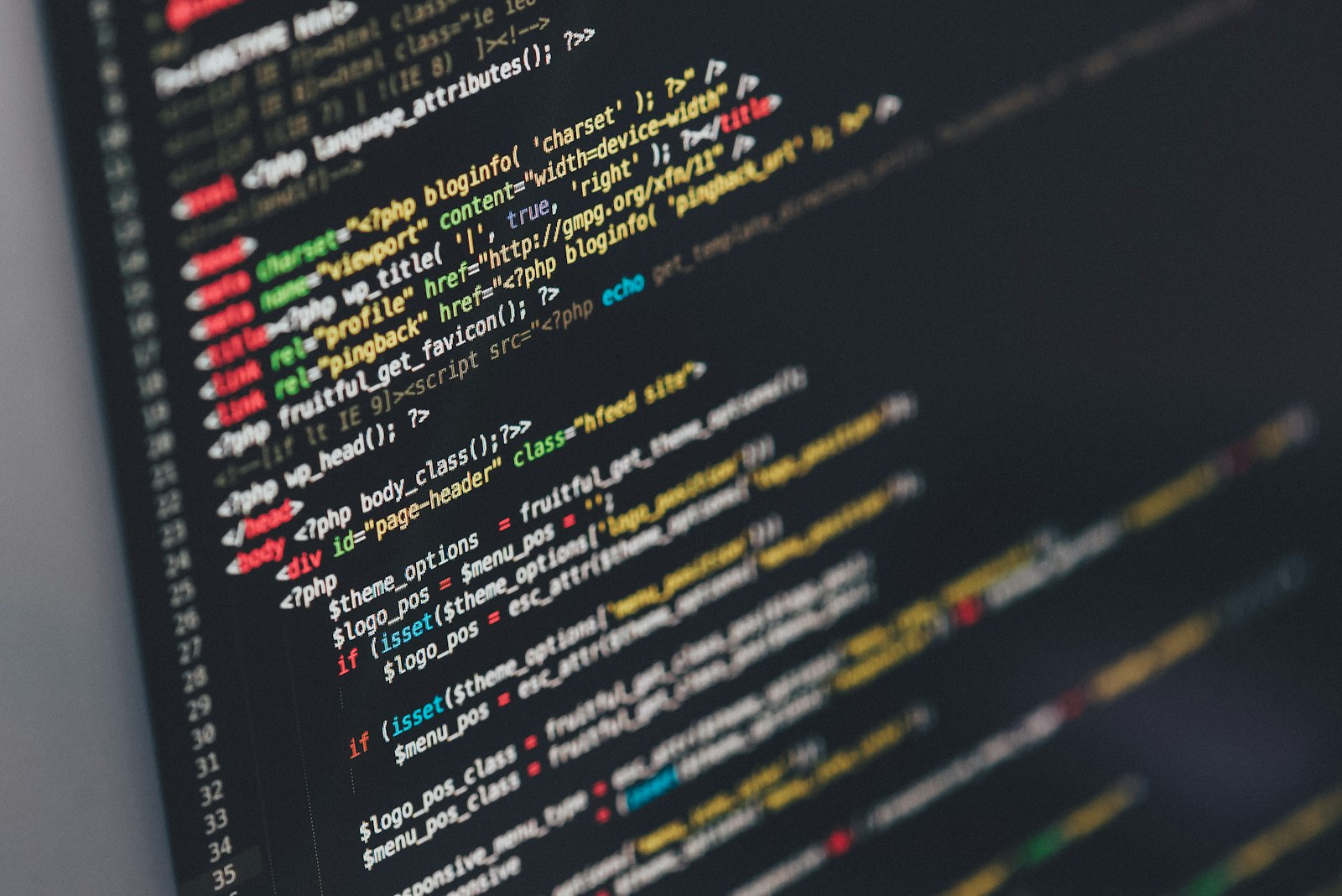 Web-Anwendungs-Quellcode in einem Editor — Vibe Coding einer Next.js-App