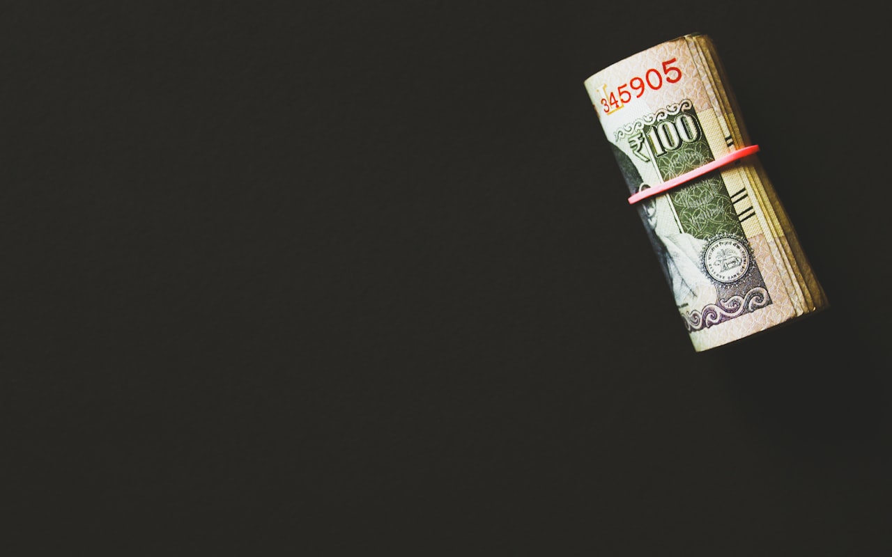 Mobile app development cost in 2026 — calculator and paperwork