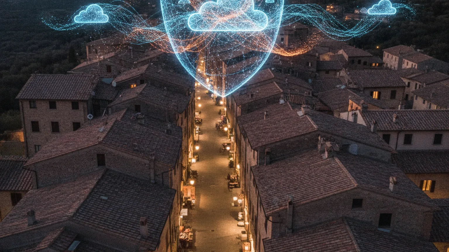 Vista dall'alto di un borgo italiano al tramonto con vie illuminate e flussi di dati blu e ambra che formano uno scudo e simboli cloud sopra i tetti, a rappresentare le piccole imprese che adottano cloud e cybersecurity